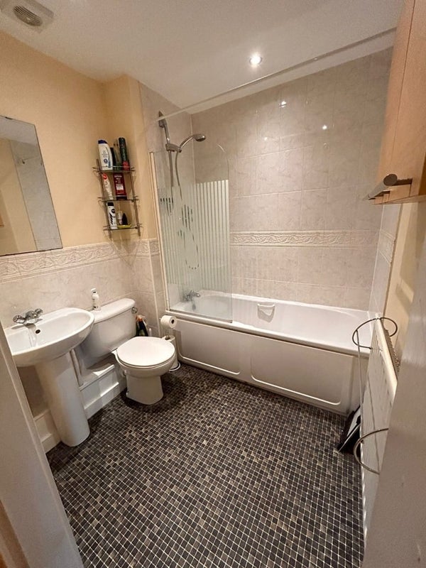 Room Nell Lane in Manchester
