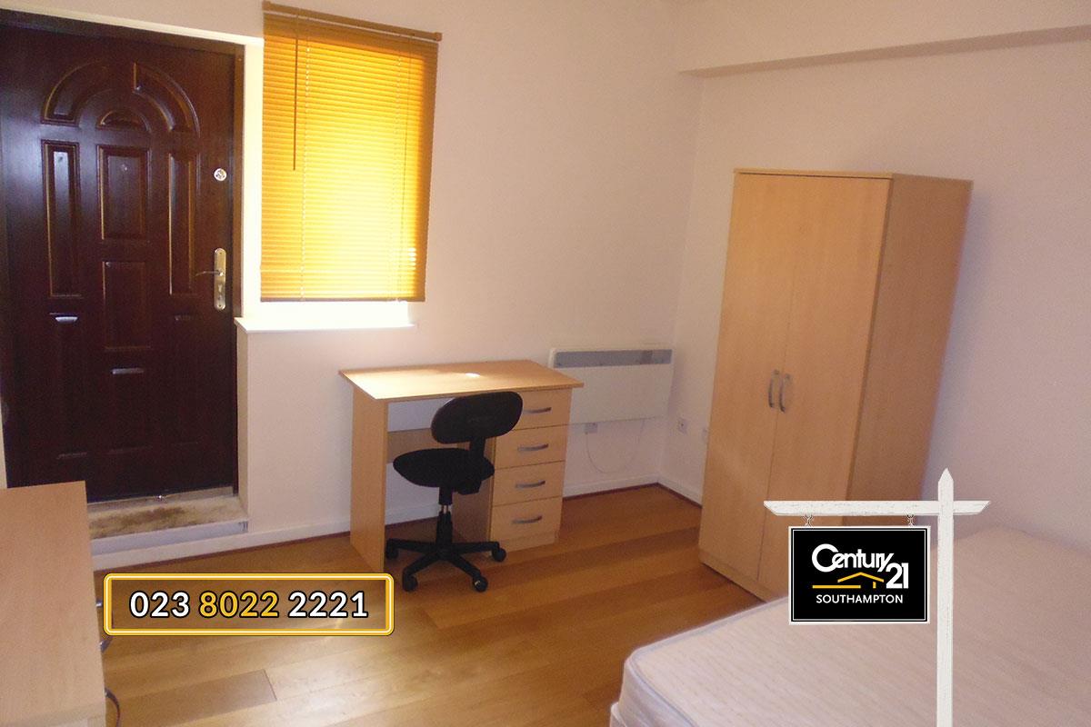 Flat Portswood Road in Southampton