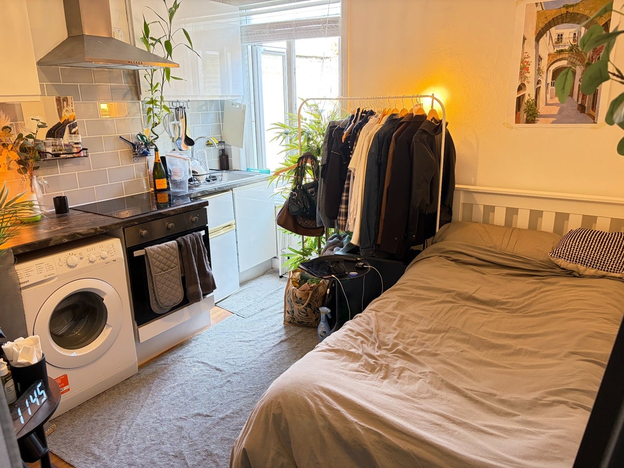 Flat Warwick Road in Greater London