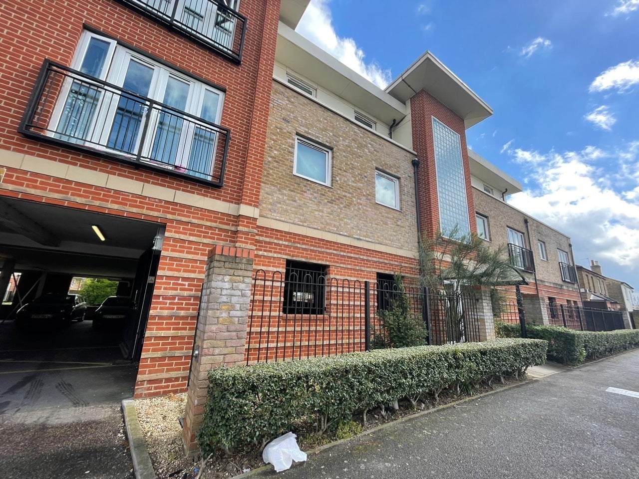 Flat Uxbridge Road in Greater London
