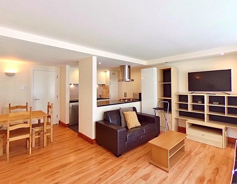 Flat Cambridge Heath Road in Greater London