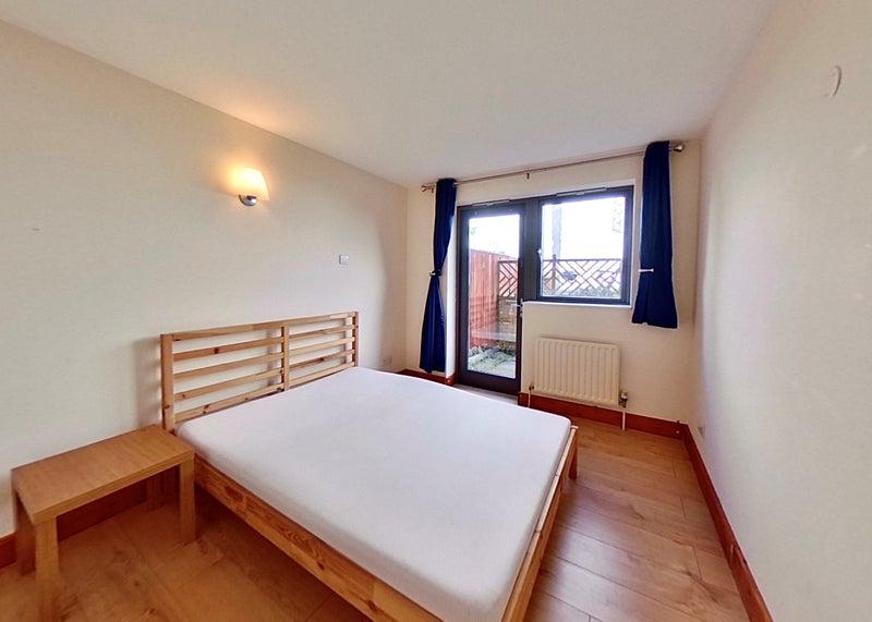 Flat Cambridge Heath Road in Greater London