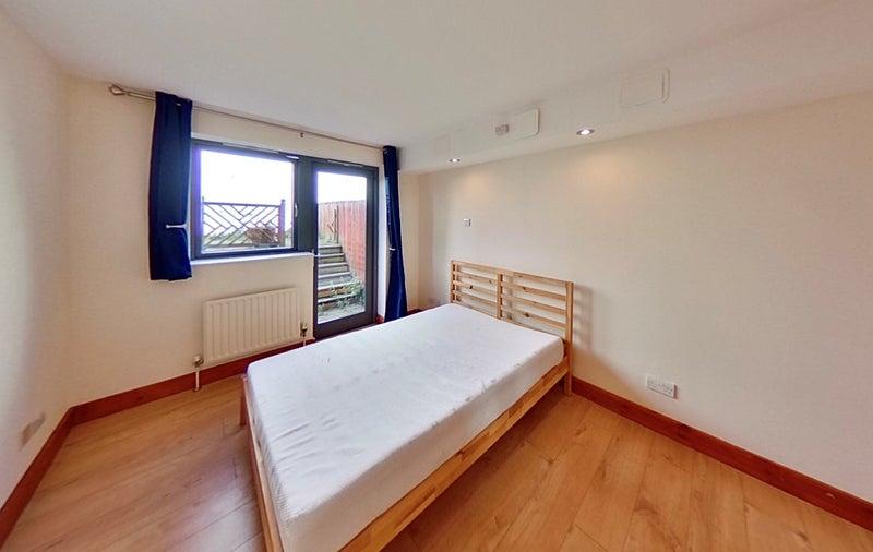 Flat Cambridge Heath Road in Greater London