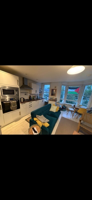 Flat Holmewood Gardens in Greater London
