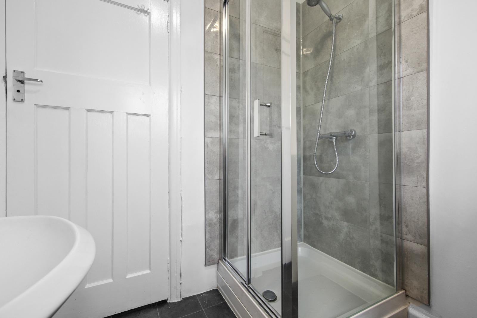 Room Boileau Road in Greater London