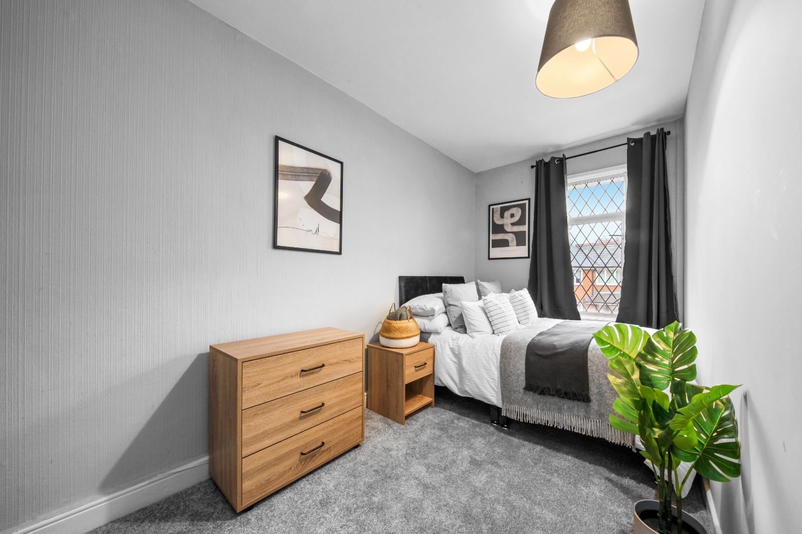Room Boileau Road in Greater London