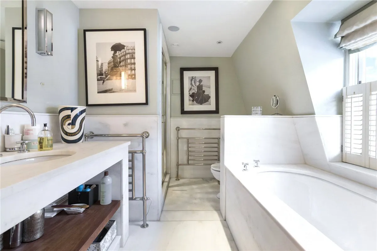 House Lyall Mews in City of Westminster