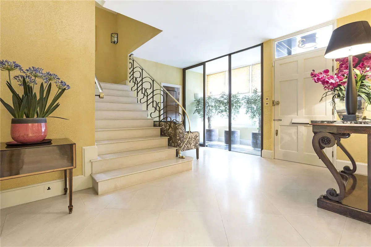 House Lyall Mews in City of Westminster