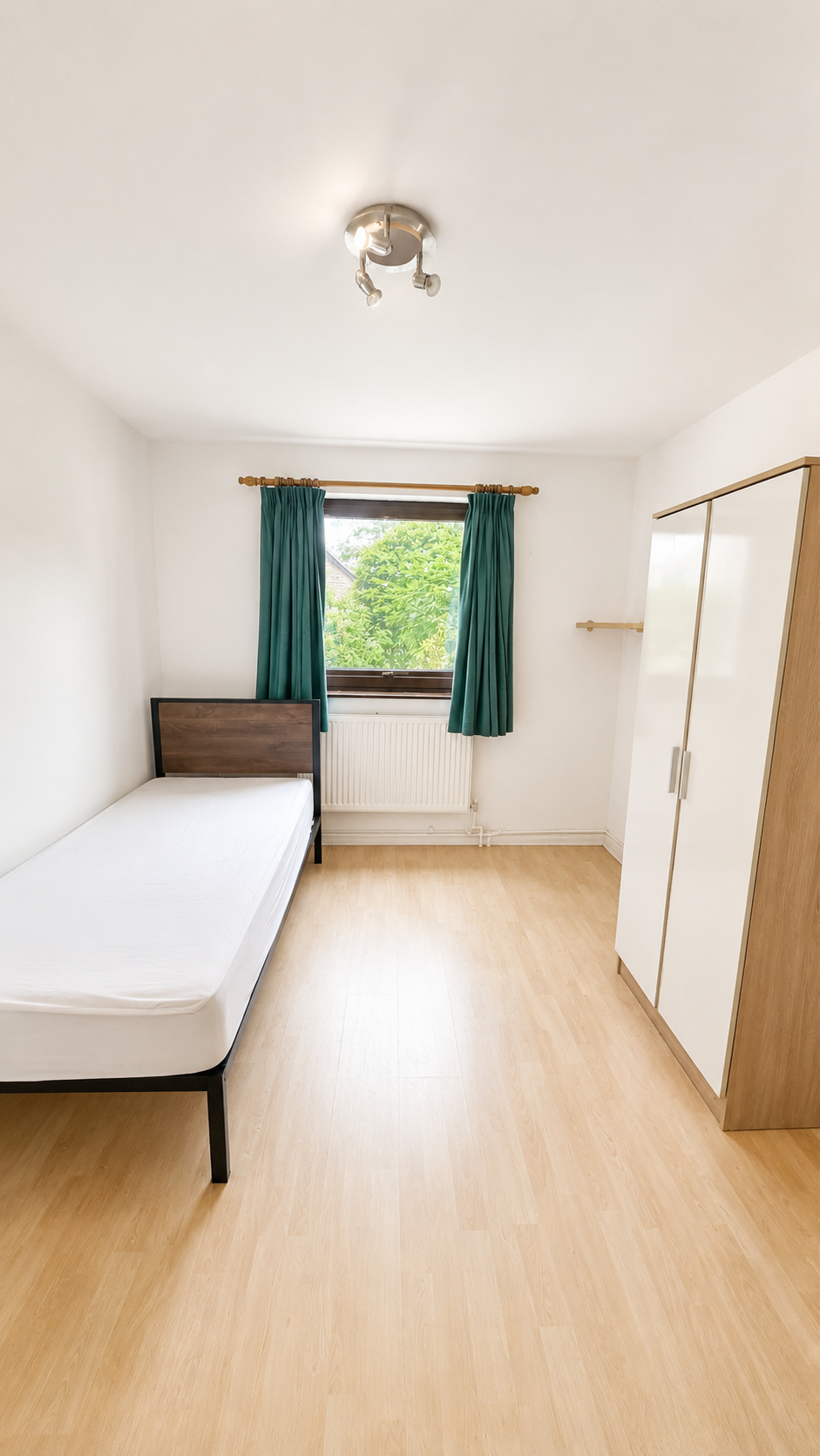 Flat Gurney Close in Greater London