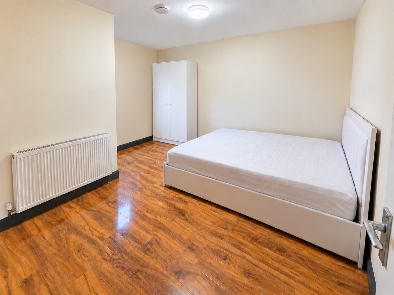Room Hazel Close in Greater London