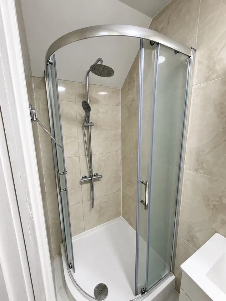 Room Hazel Close in Greater London