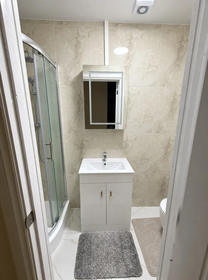 Room Hazel Close in Greater London