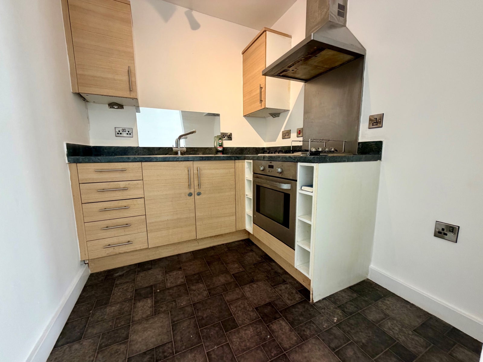 Flat Ingrebourne Avenue in London