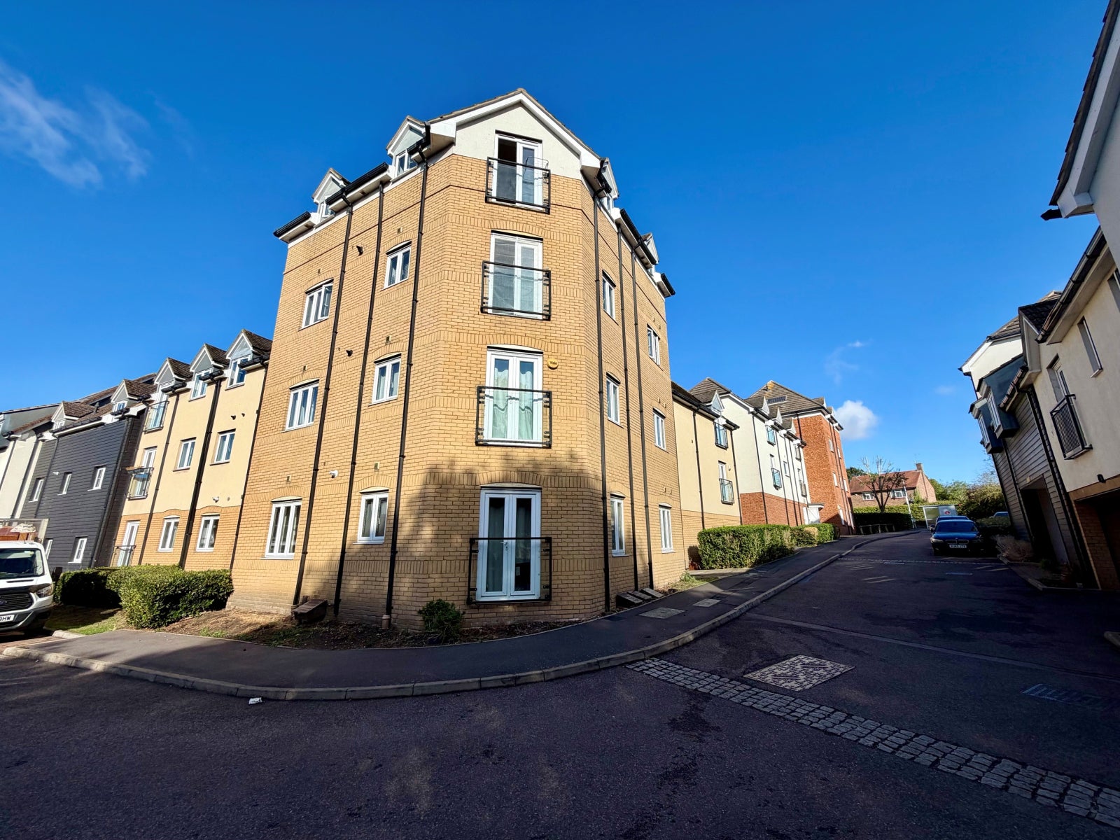 Flat Ingrebourne Avenue in London