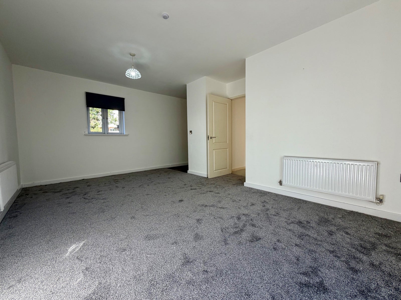 Flat Ingrebourne Avenue in London