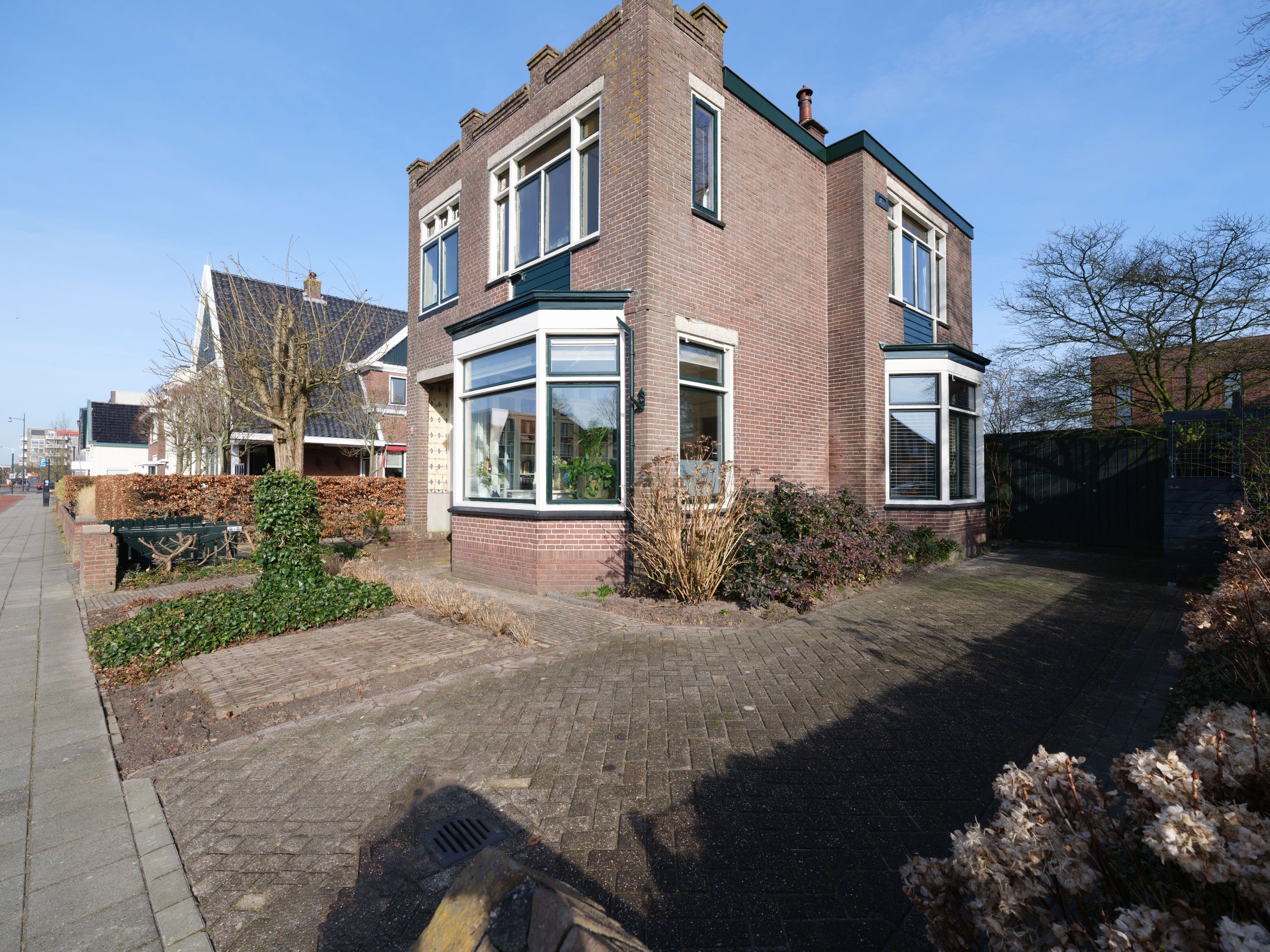 Vrijstaande woning te koop: Burgemeester Wuiteweg 53, Drachten