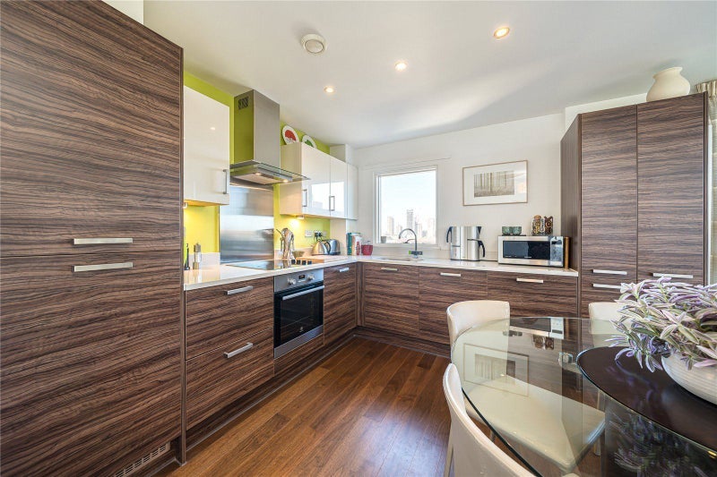 Flat Albany Road in Greater London