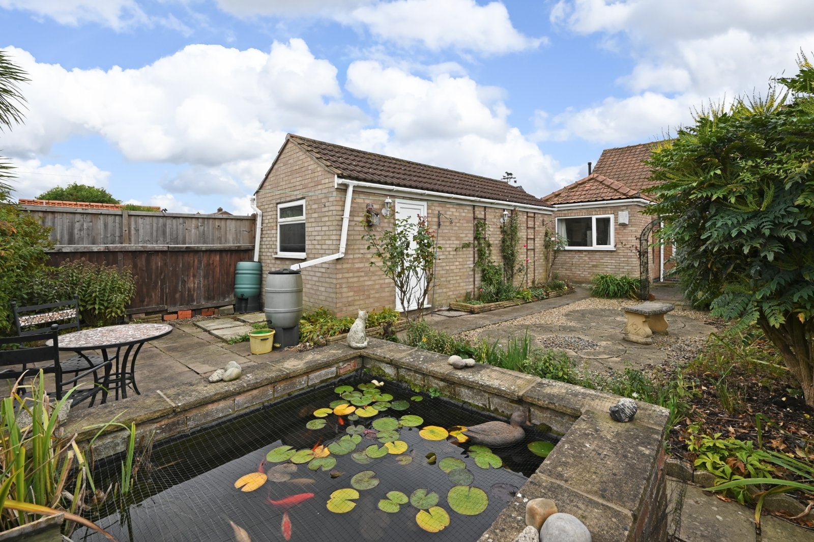 House Whitethorn Close in Huntington