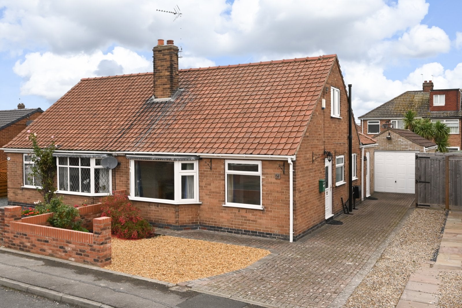 House Whitethorn Close in Huntington