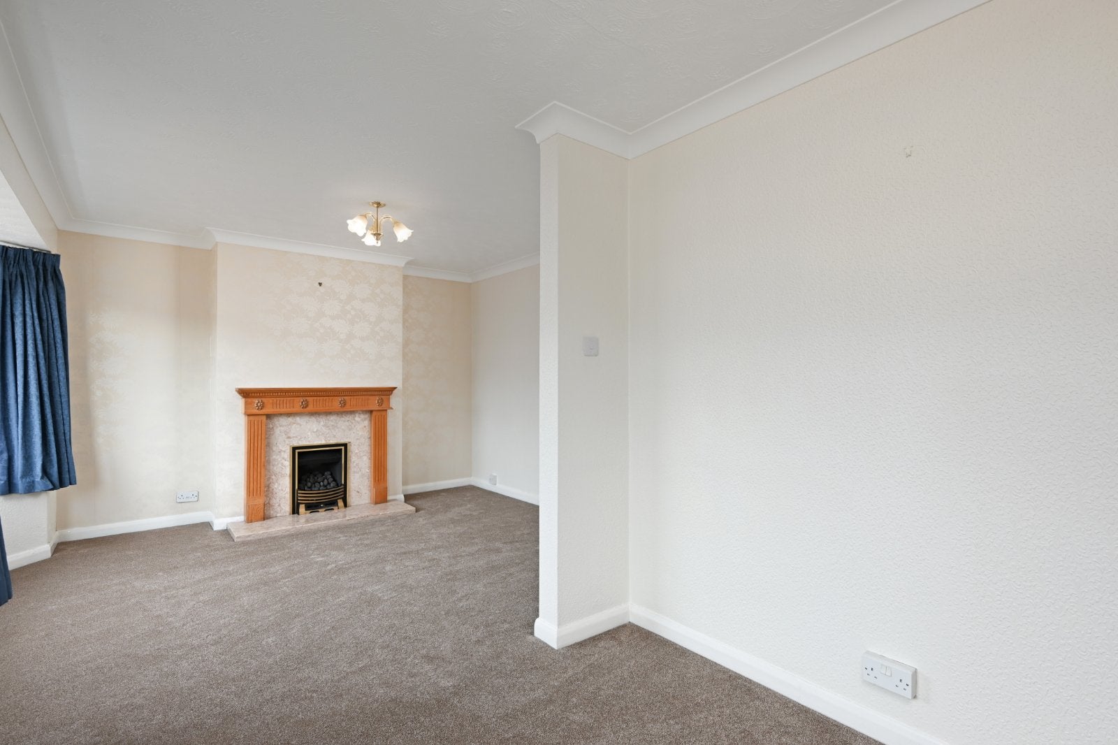 House Whitethorn Close in Huntington