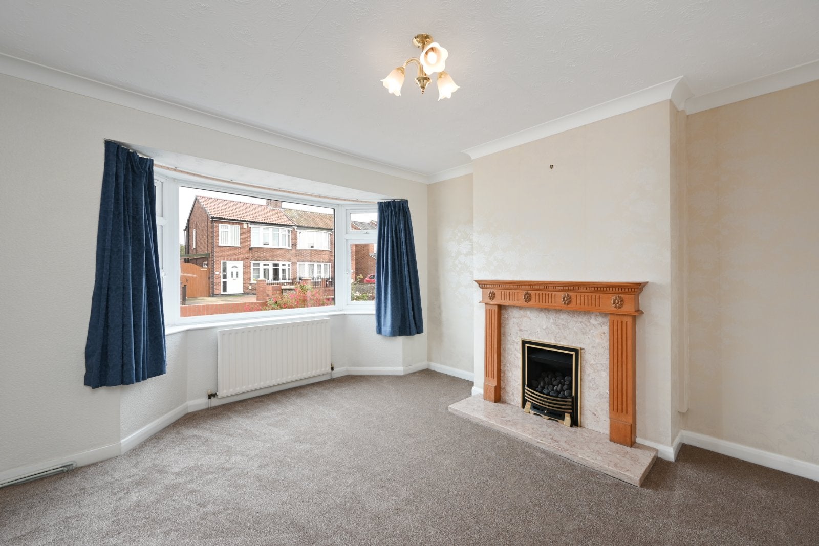 House Whitethorn Close in Huntington
