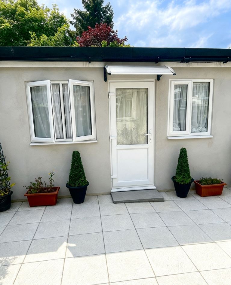 Flat Crest Drive in Greater London