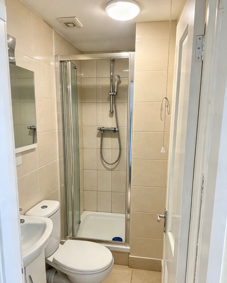 Flat Crest Drive in Greater London