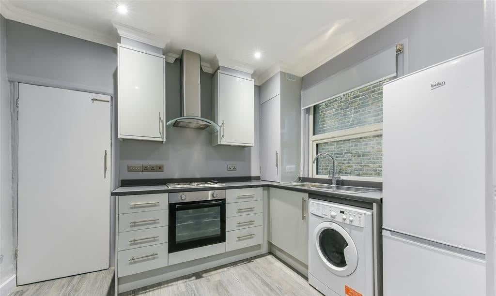 Flat Kellino Street in Greater London