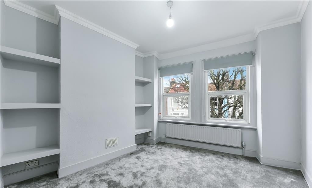 Flat Kellino Street in Greater London