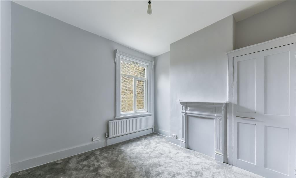 Flat Kellino Street in Greater London