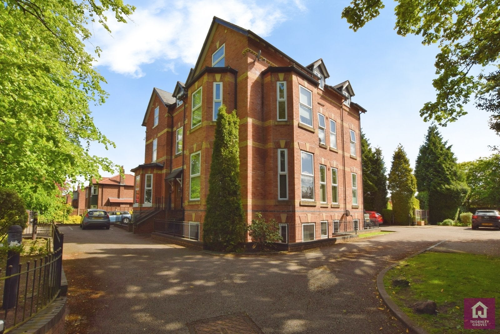 Flat Clarendon Road in Trafford