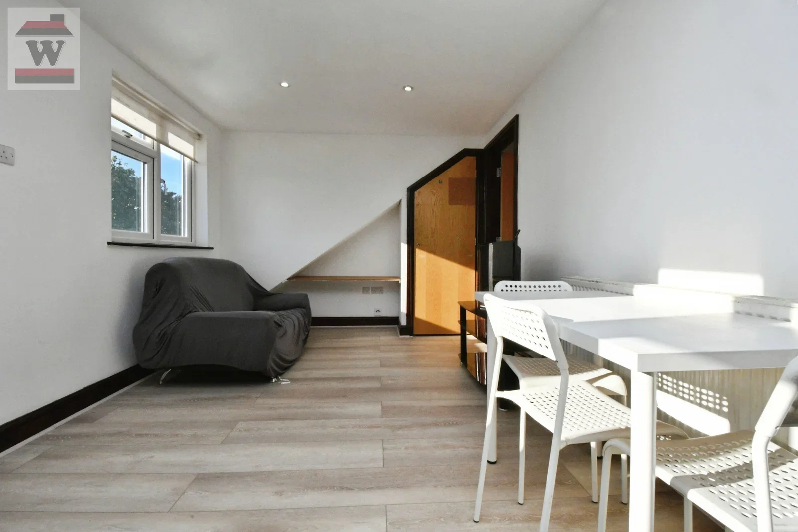 Flat Lampton Road in Greater London