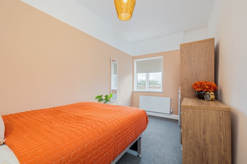 Room St Mary's Road in Nuneaton and Bedworth