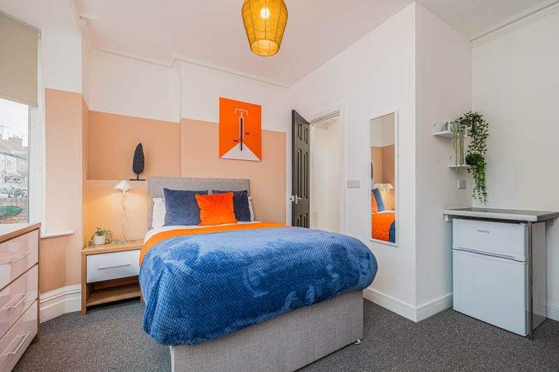 Room St Mary's Road in Nuneaton and Bedworth