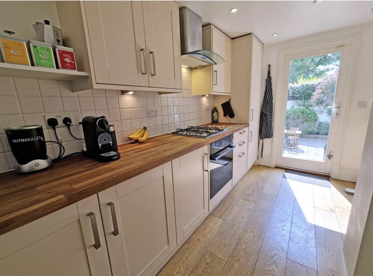 Flat Hannell Road in Greater London