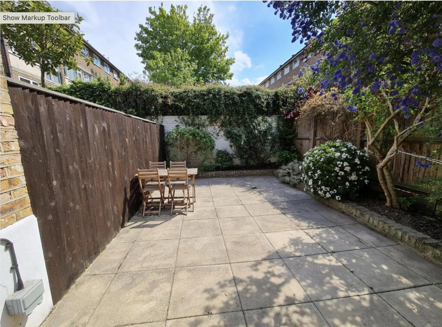Flat Hannell Road in Greater London