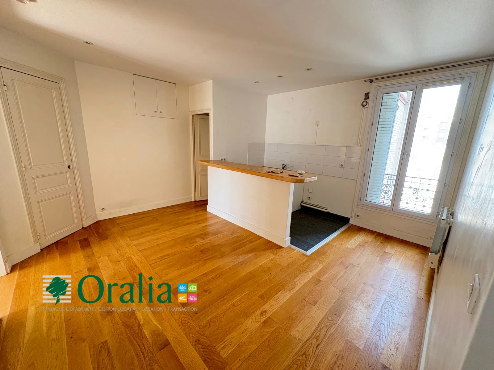 Flat Rue Victor Hugo in Levallois-Perret
