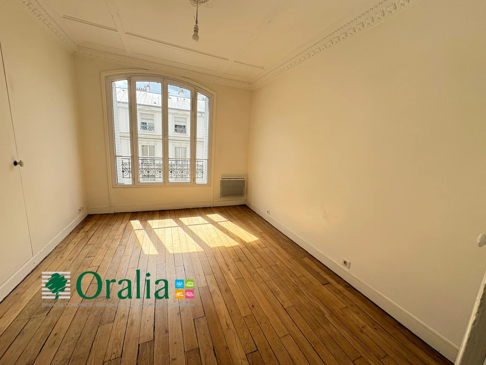 Flat Rue Victor Hugo in Levallois-Perret