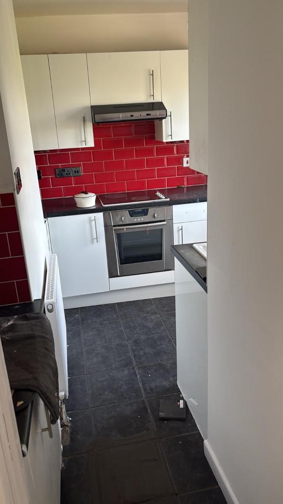 Flat Compton Road in Greater London