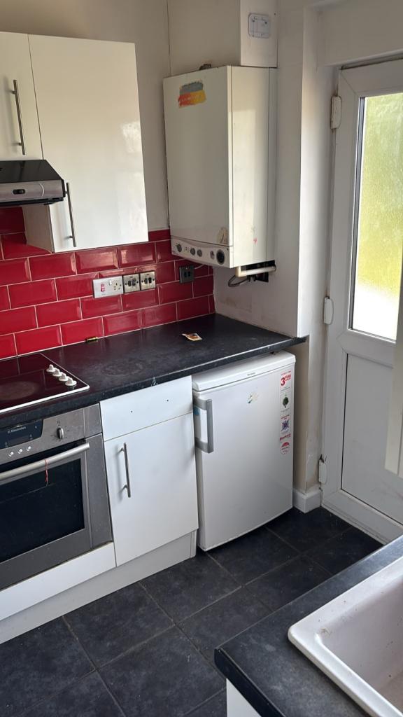 Flat Compton Road in Greater London