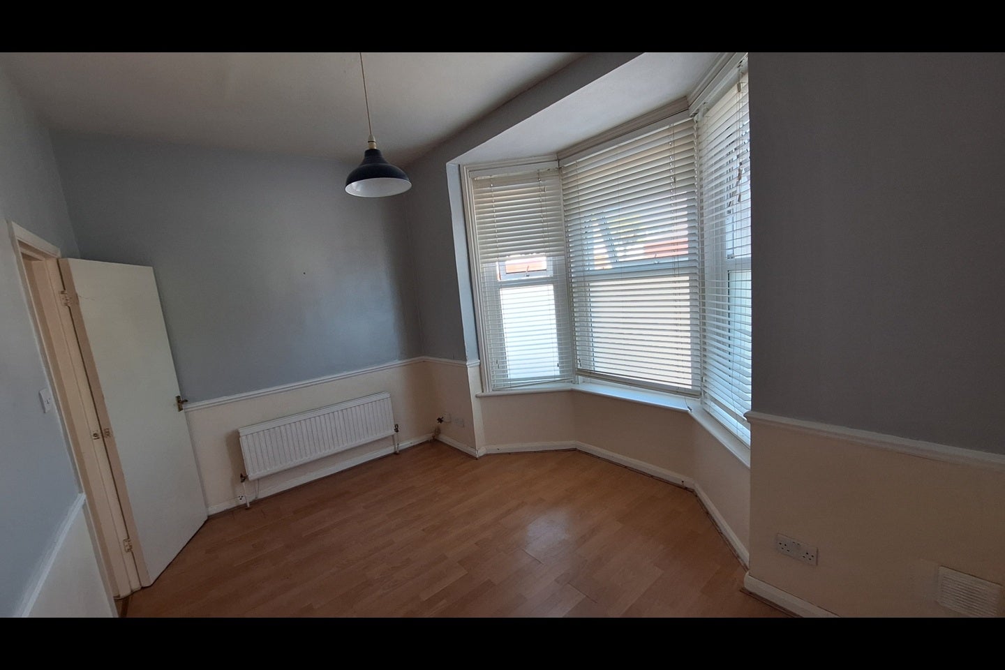 Flat Palace Grove in Greater London
