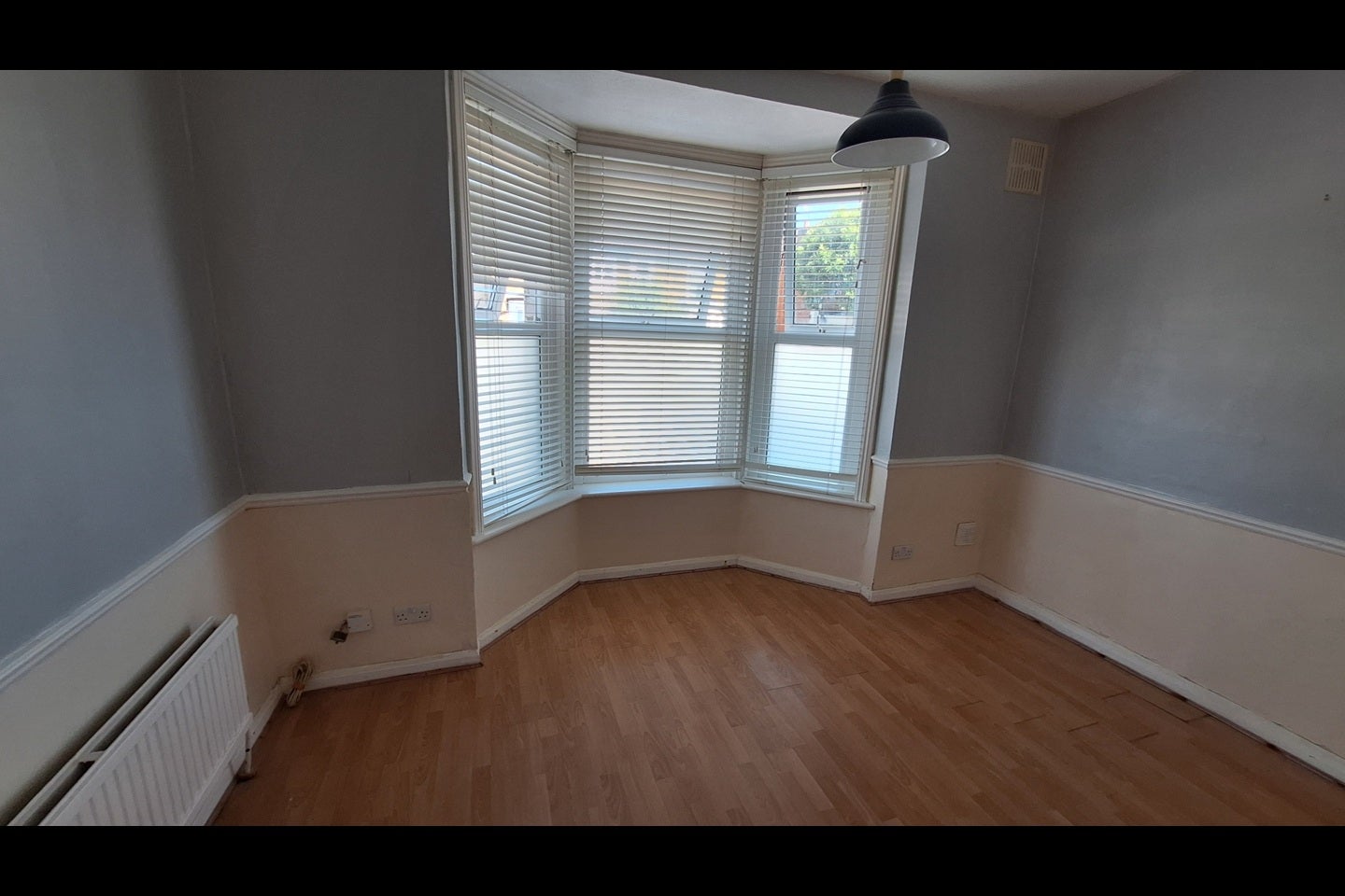 Flat Palace Grove in Greater London