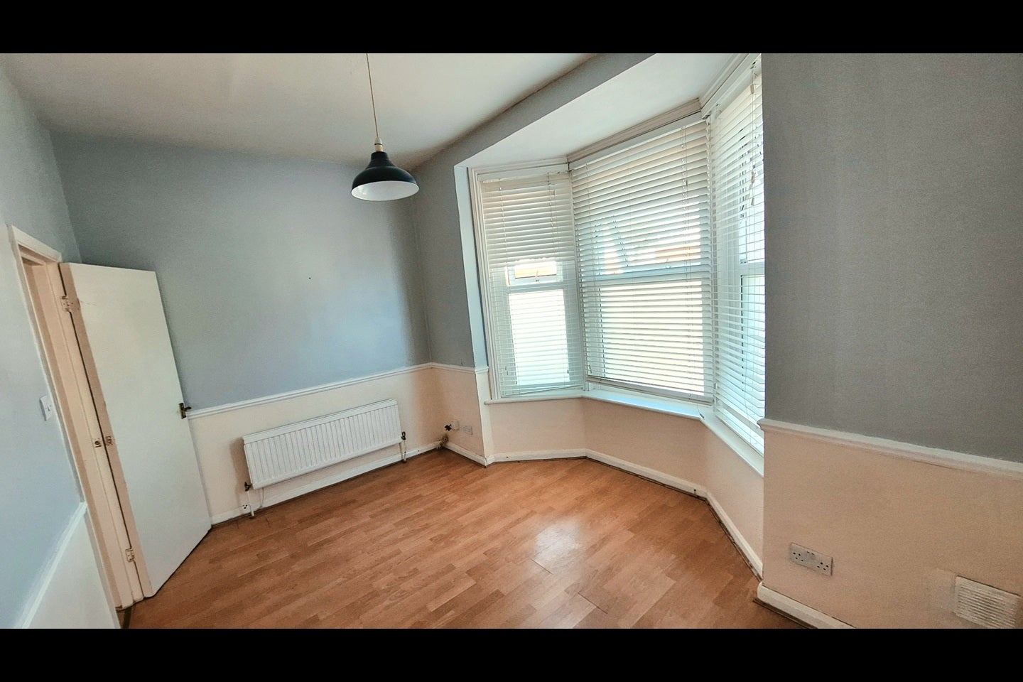 Flat Palace Grove in Greater London