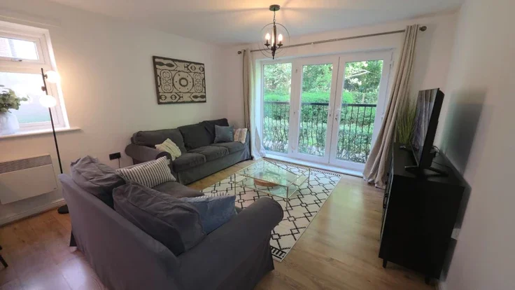 Flat Wyncliffe Gardens in Cardiff