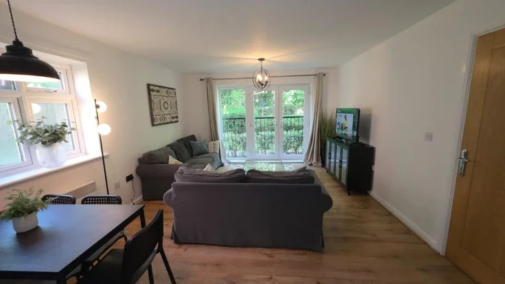 Flat Wyncliffe Gardens in Cardiff