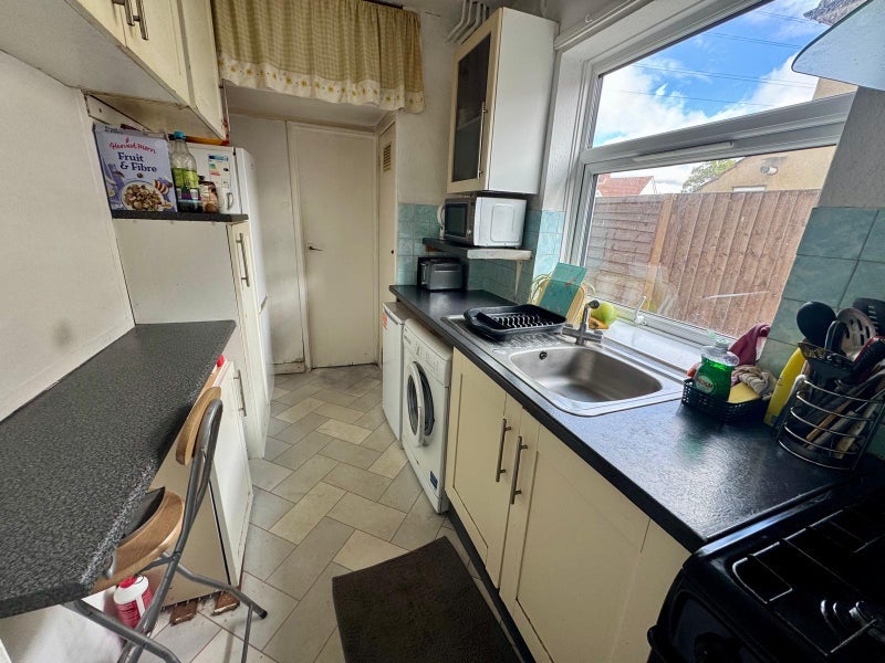 Room Whitby Road in Slough