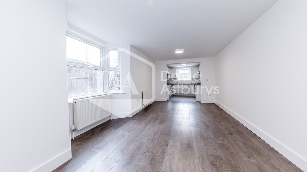 Room Elmar Road in Greater London