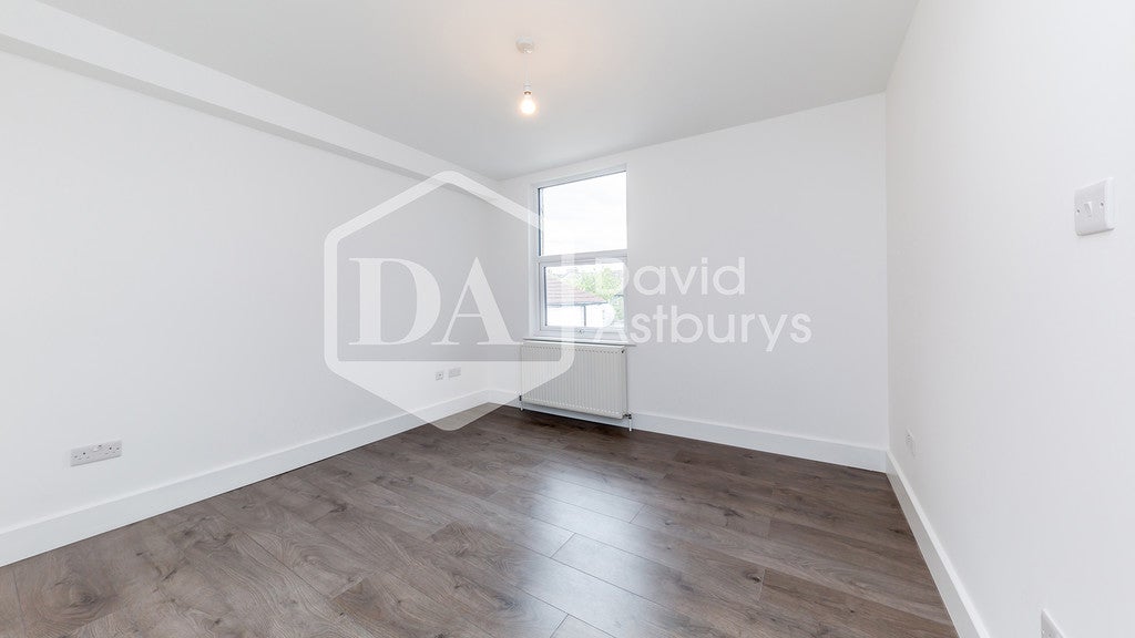Room Elmar Road in Greater London