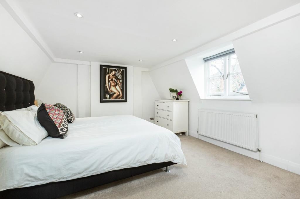Flat Mortlake High Street in Greater London