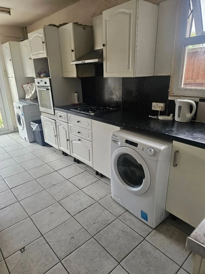 Room Mordaunt Road in Greater London